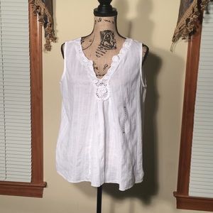 Old Navy XL Ladies White Top. NWT